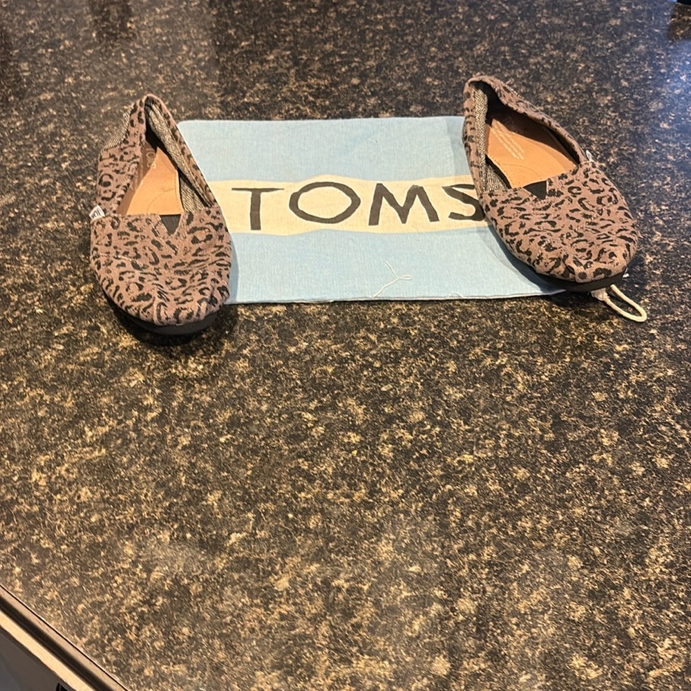 Toms Brown Leopard Print Ballet Flats